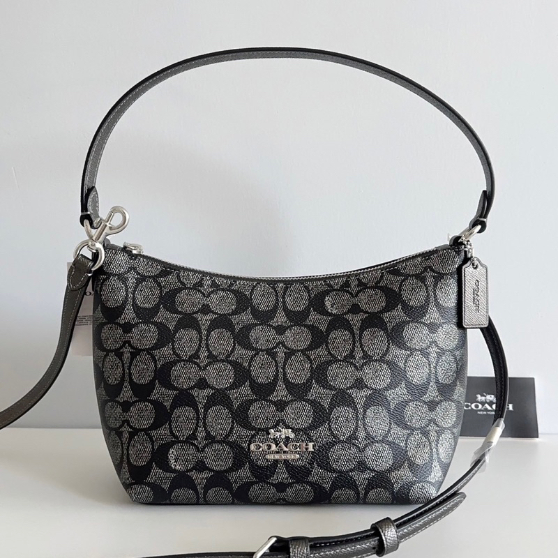 พร้อมส่ง[ผ่อน 0%] รุ่นใหม่ปี 2024 ใบใหญ่ Coach Zip Top Shoulder Bag In Signature