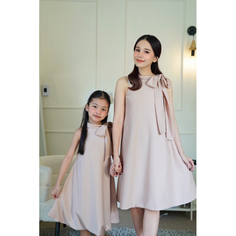 ชุดครอบครัวแม่ลูก สีครีม เนื้อผ้าดี ทรงสวย ใส่สบาย ราคาพิเศษ ส่งฟรี! มุมมองที่ 5
