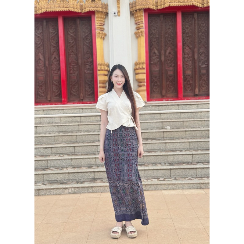 TANTANOD ชุดเซตเสื้อไขว้แขนตุ๊กตา ผูกข้าง กระโปรงผ้าถุงลายพญานาค สีดำ ไซส์ SM-LXL ราคา 378.- มุมมองที่ 2