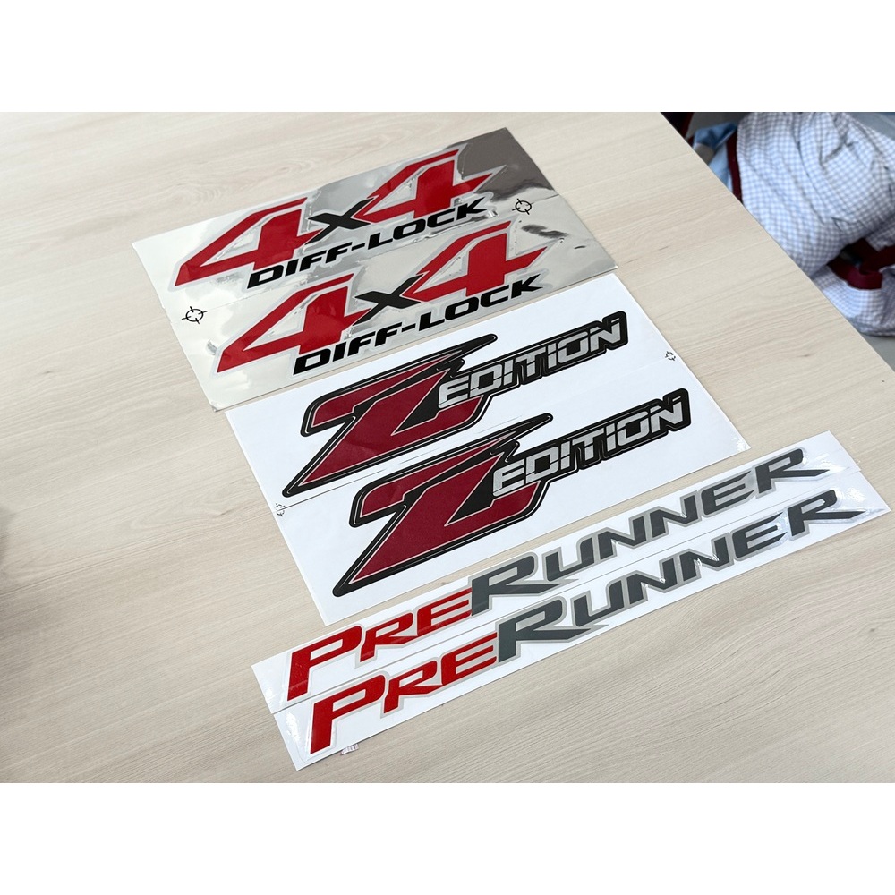 1 คู่ sticker สติ๊กเกอร์ PRE RUNNER พรีรันเนอร์ 4X4 DIFF LOCK ดิฟฟ์ล็อค ...