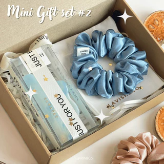โปรโมชั่น Flash Sale : พร้อมส่ง MINI Gift set  2  กิ๊ฟหนีบผม  เปลี่ยนสี 10.5 CM หอยทาก Scrunchies 88 CM   ฟรีติดชื่อการ์ดถุงผ้ากล่องค