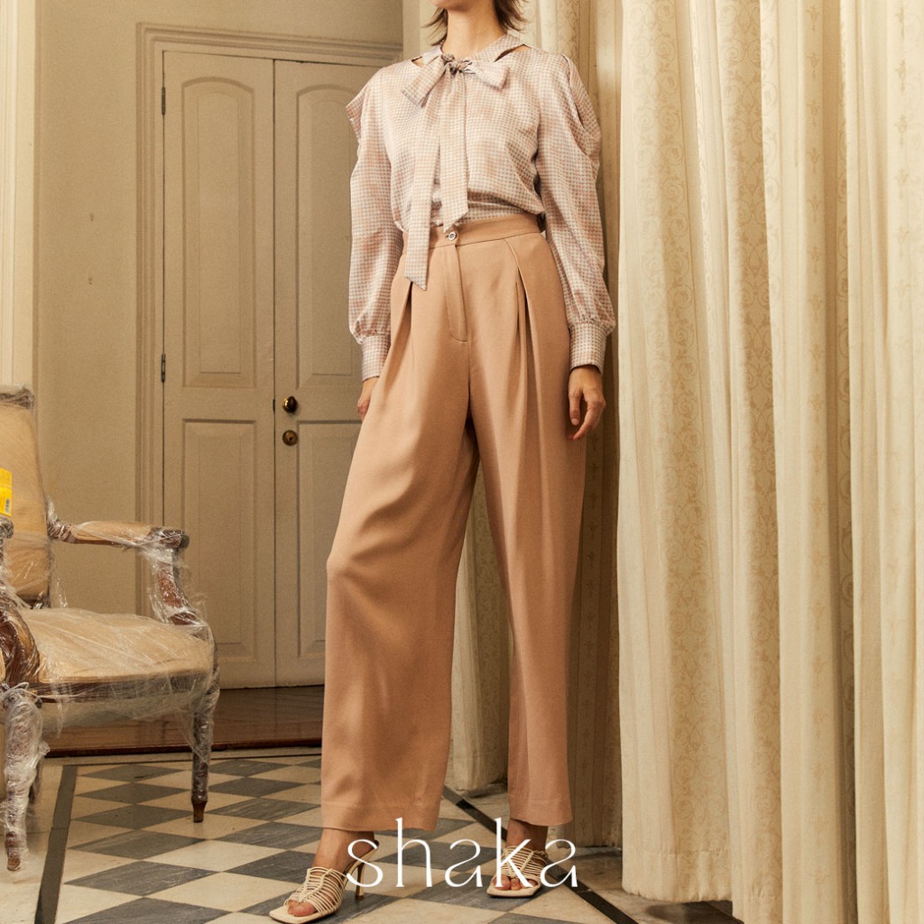 Shaka AW22 Twist Tuck Pants สี Nude PN-A220813