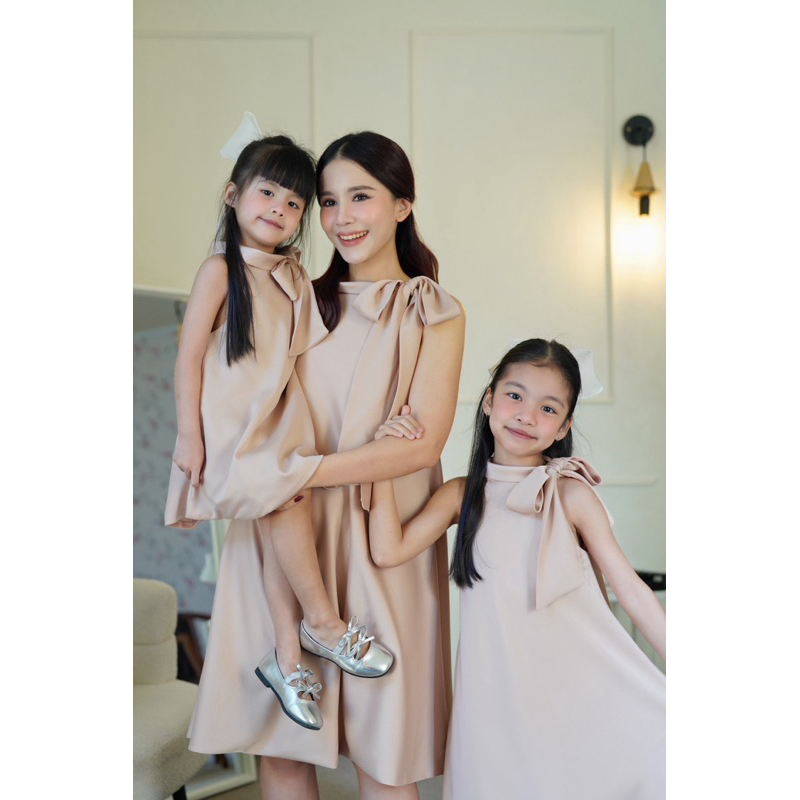 ชุดครอบครัวแม่ลูก สีครีม เนื้อผ้าดี ทรงสวย ใส่สบาย ราคาพิเศษ ส่งฟรี! มุมมองที่ 3