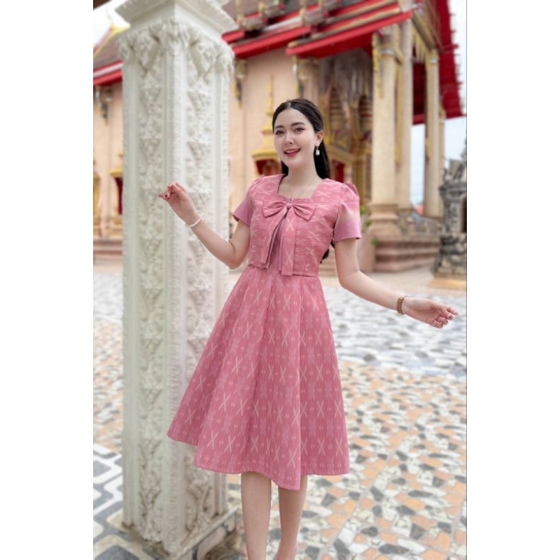 เดรสผ้าไทยสีชมพูพรีเมียม ผ้าฝ้ายทอลายแท้ อัดกาว ใส่แล้วสวยหรู มุมมองที่ 4