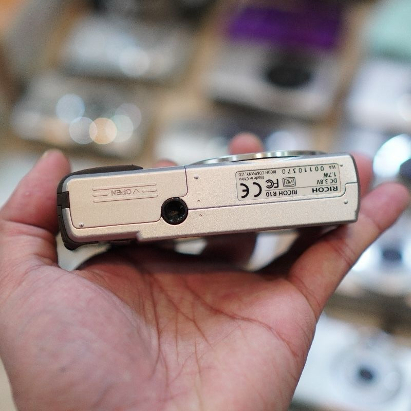 กล้องดิจิตอล Ricoh R10 แถม card reader | Shopee Thailand