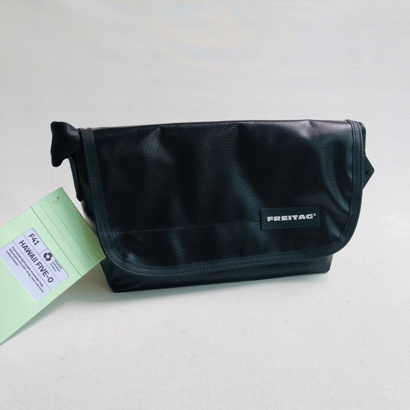 FREITAG รุ่น F40 JAMIE BLACK สีดำล้วน มีชื่อรุ่น บนTAG ตรงเป๊ะ แบบ