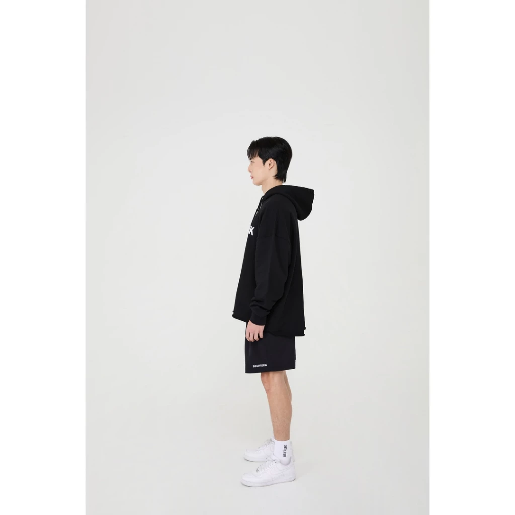 BE;FREEK BLACK Basic Logo Hoodie (Available Now) เสื้อฮู้ดดี้ โลโก้ สีดำ https://wayoza.com