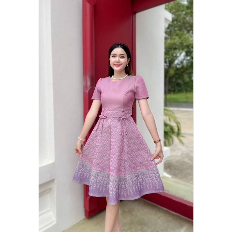 เดรสผ้าไทยสีชมพูพรีเมียม ผ้าฝ้ายทอลายแท้ อัดกาว ใส่แล้วสวยหรู มุมมองที่ 3