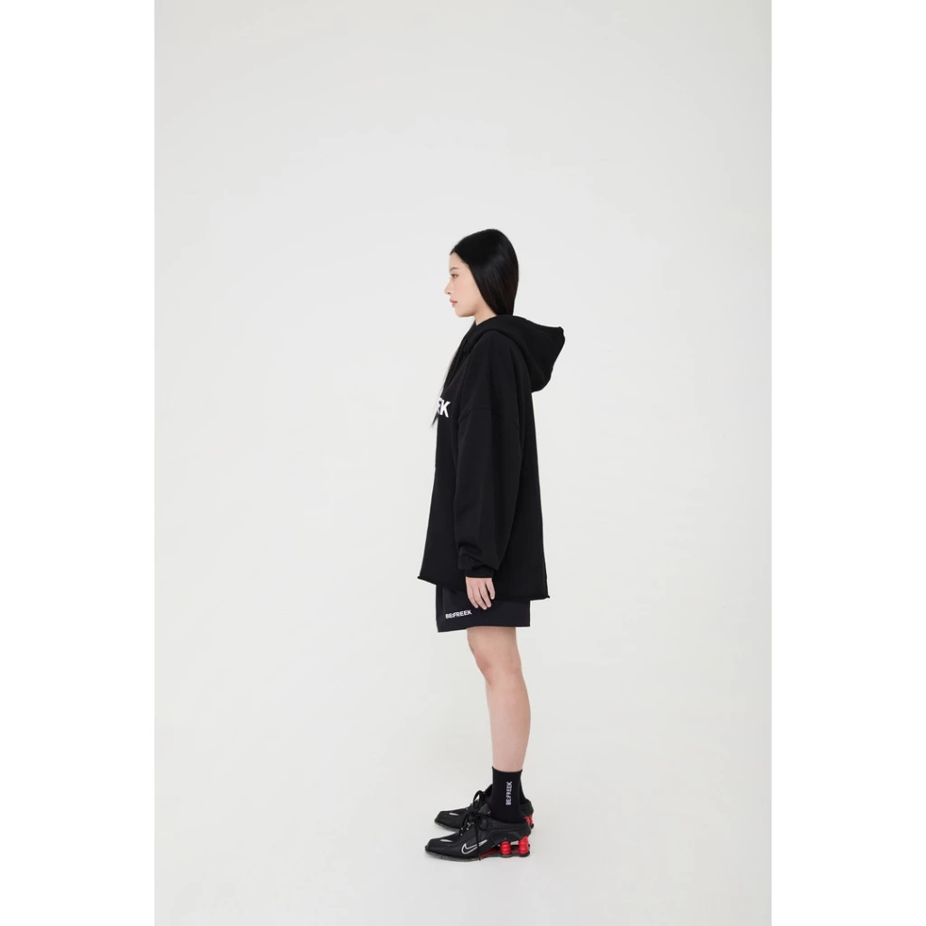 BE;FREEK BLACK Basic Logo Hoodie (Available Now) เสื้อฮู้ดดี้ โลโก้ สีดำ https://wayoza.com