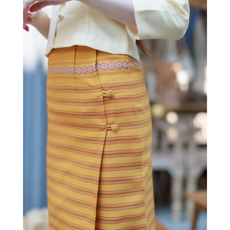 ชุดพื้นเมืองล้านนาสีเหลืองทอง งานอัดกาว ใส่แล้วขับผิว ราคา 1,250 มุมมองที่ 5