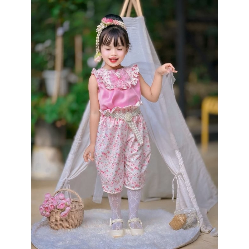 ชุดไทยเด็กเจ้าหญิงหวานฉ่ำ สีชมพูมีสไบมุ้ง ใส่สบายไม่ร้อน 🎀 มุมมองที่ 3