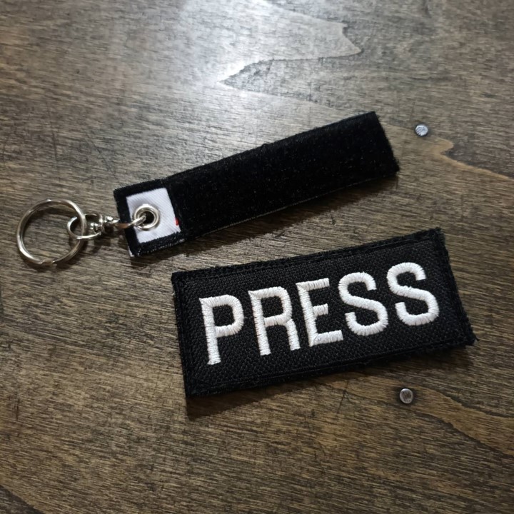Tec40 นักข่าว PRESS VELCRO PATCH 90x40mm with Keychain Holder พวงกุญแจ ...