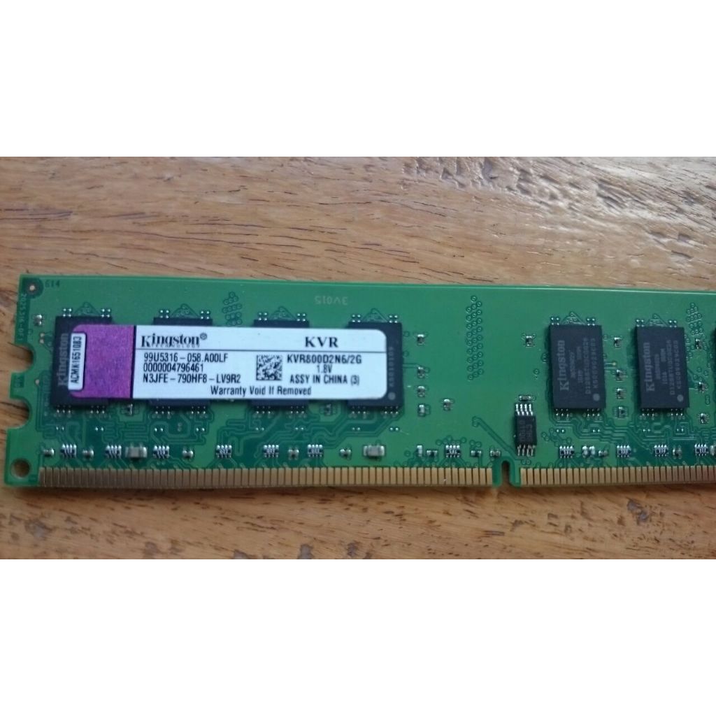 Barrette de RAM 2GB - Kingston - KVR800D2N5/2G (Reconditionné) - Green