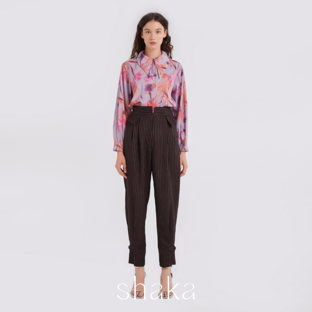 Shaka AW23 กางเกงขายาวผู้หญิง เอวสูง ทรงขาสอบ ผ้าทอริ้วแนวตั้ง ช่วยให้ดูเพรียว PN-8231010