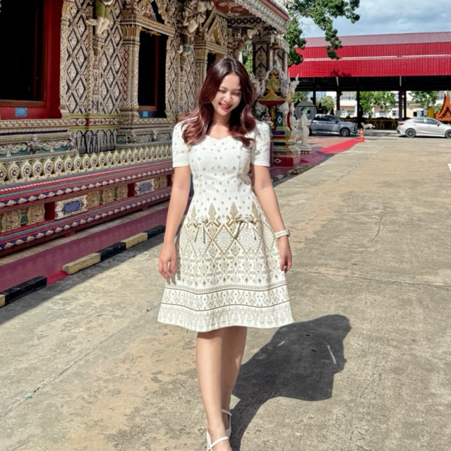 เดรสผ้าไทยงานบวช ผ้าฝ้ายอัดกาว ทรงสวย ใส่พอดี สีคลาสสิค by Raphee มุมมองที่ 4