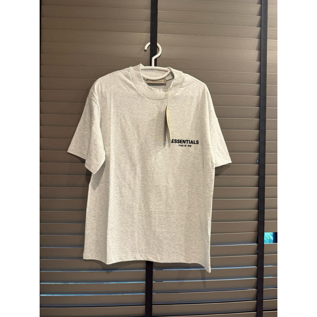 เสื้อนืด แบรนด์ essentials ป้ายห้อย size xs อก 42 นิ้ว ยาว 27 นิ้ว ...