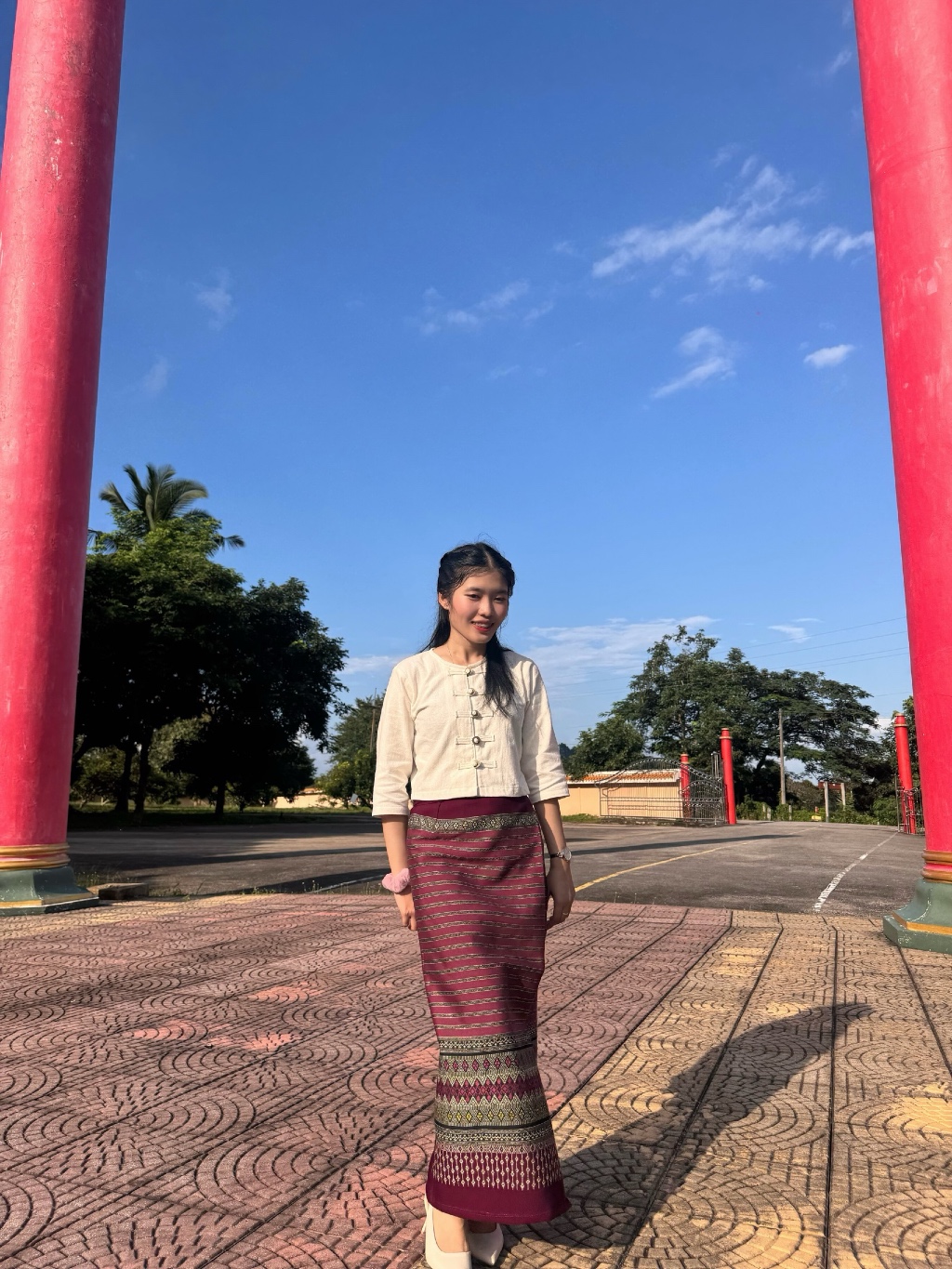 ผ้าถุงล้านนาเย็บสำเร็จ พร้อมตะขอ ผ้าอัดกาว ผ้าซิ่นพื้นเมือง ใส่สบาย สีสวย มุมมองที่ 3