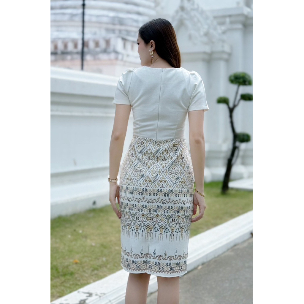 PIRA DRESS เดรสผ้าฝ้ายอัดกาวสีขาว แต่งกั๊ก เรียบหรู พรางพุงขายดี มุมมองที่ 5
