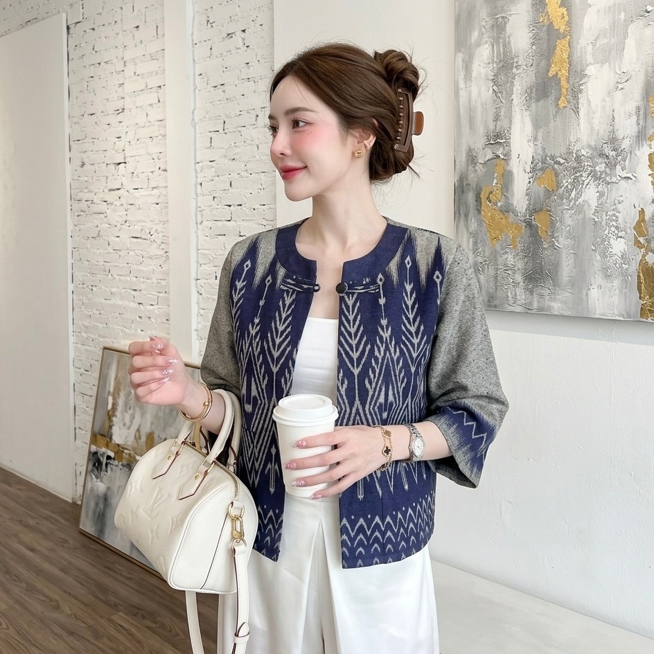 LANNA – เสื้อคลุมแขนยาวผ้าฝ้ายพิมพ์ลายแขน 5ส่วน ทรงใส่สวยมากค่ะ ใส่คลุมออกงาน ใส่คลุมทำงานได้ทุกโอกาสค่ะ