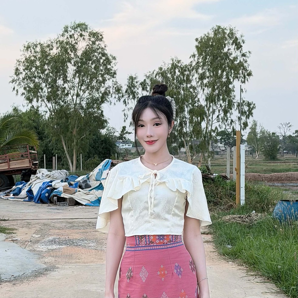 เสื้อทรงปีกผีเสื้อแต่งระบาย
