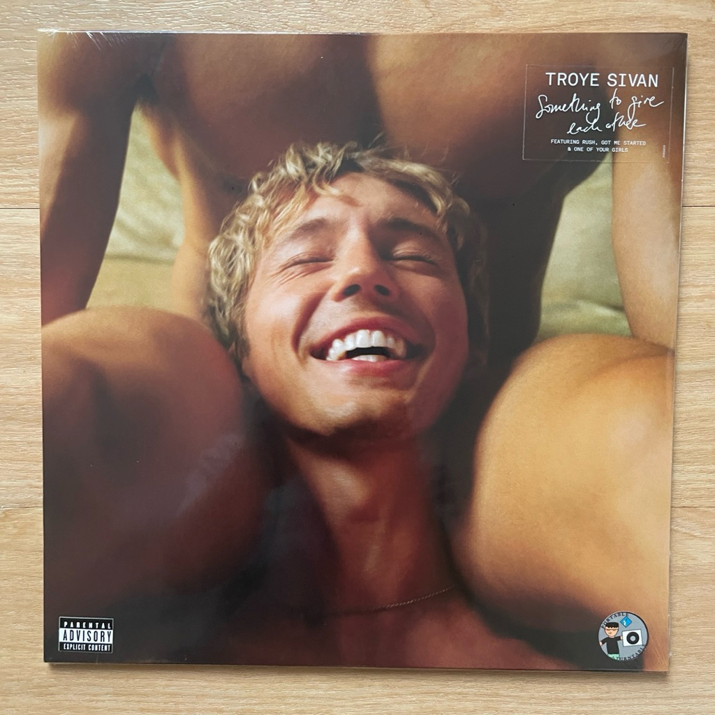 (พร้อมส่ง) แผ่นเสียง Troye Sivan Something To Give Each Other ,
