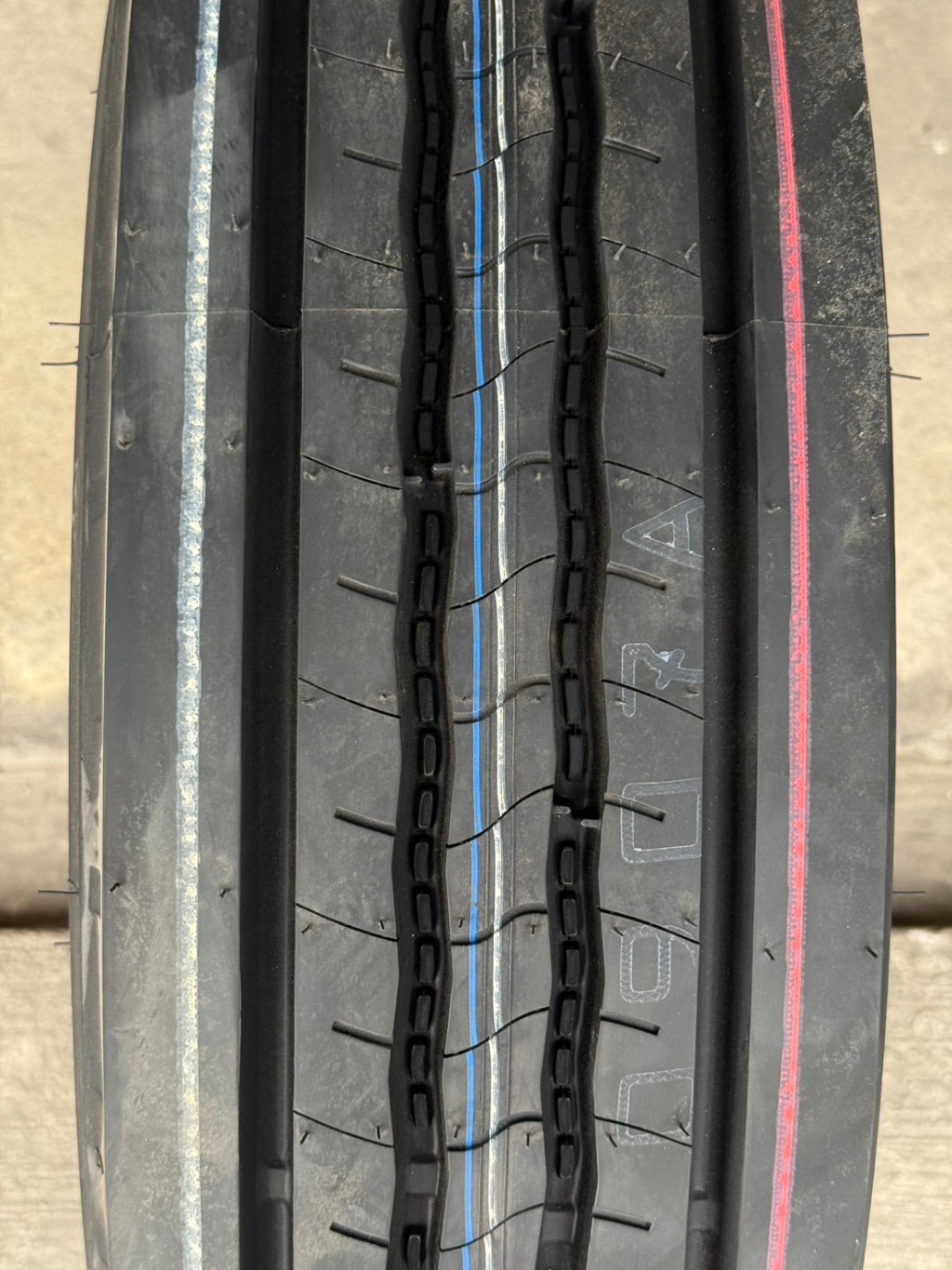ยางบรรทุกบริสโตน Bridgestone รุ่น V-STEEL RIB R156 ขนาด 9.5R17.5 ยางปี ...