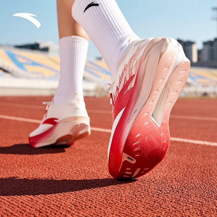รีวิว ANTA C202 G9 2 [N90] Women SuperShoe: ค้นหาความเร็วใหม่ในรองเท้าวิ่งมาราธอนราคา ฿4582 คุ้มไหมปี 2025?