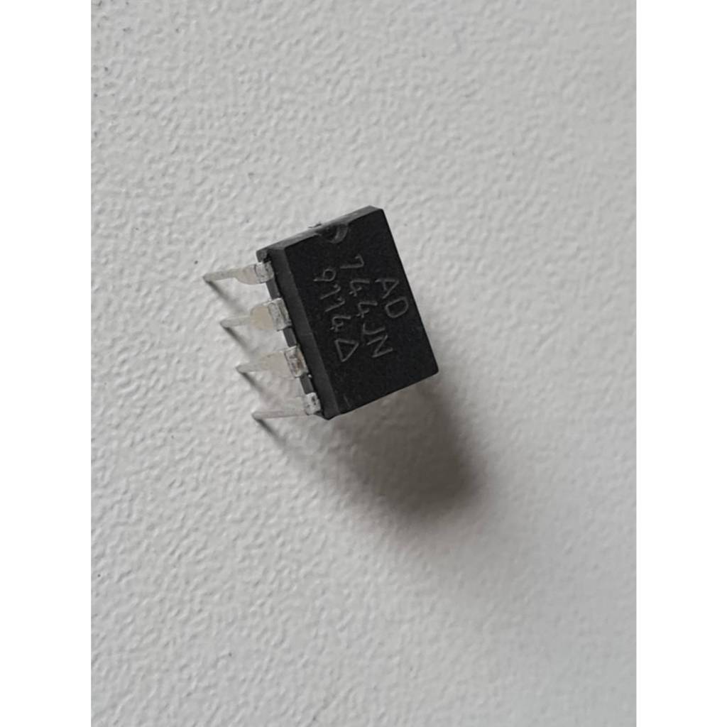 ไอซีออปแอมป์ (Operational Amplifier) เบอร์ AD744JN ผลิตโดยบริษัท Analog ...