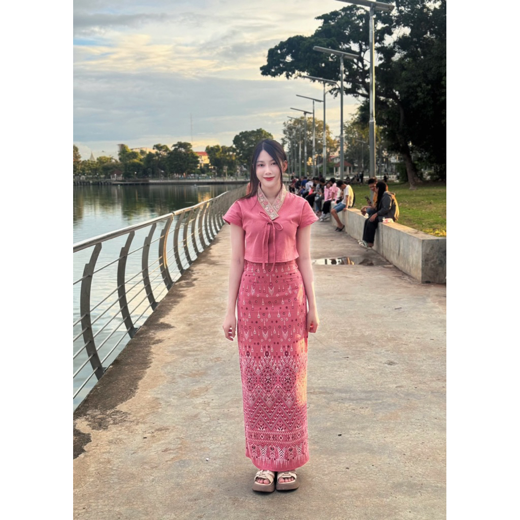 TANTANOD TL14 ชุดเซตผ้าไทยล้านนา กระโปรงผ่าหลัง ผ้าฝ้ายพิมพ์ลาย ใส่สบาย ราคาน่ารัก มุมมองที่ 3