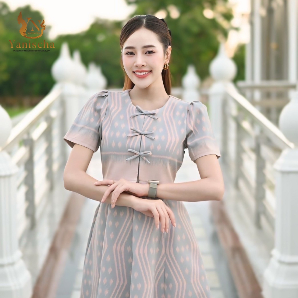เดรสผ้าไทยทอลายสีฟ้าครามนกพิราบ ชุดไปวัดทำบุญ เรียบหรู สวยสะกดทุกสายตา มุมมองที่ 5