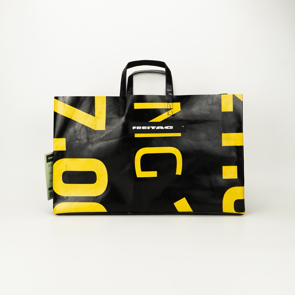 FREITAG F260 MIAMI WIDE ผ้าใบดำ ด้านหน้าสกรีนตัวอักษรตามภาพ ดูแบบมั่วๆ ...