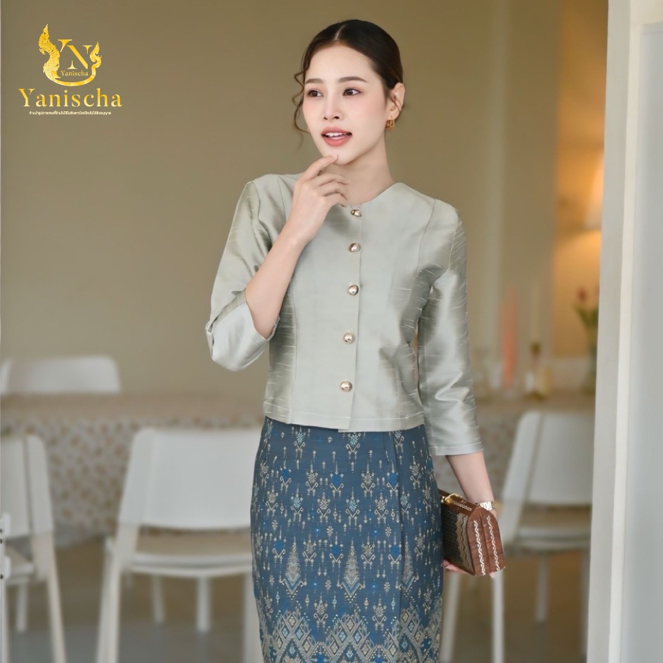 ✨ ชุดผ้าไหมทรงเรือนต้น กระดุมทอง เนื้อดี ดูแพง พร้อมส่ง! (XS-5XL) มุมมองที่ 3