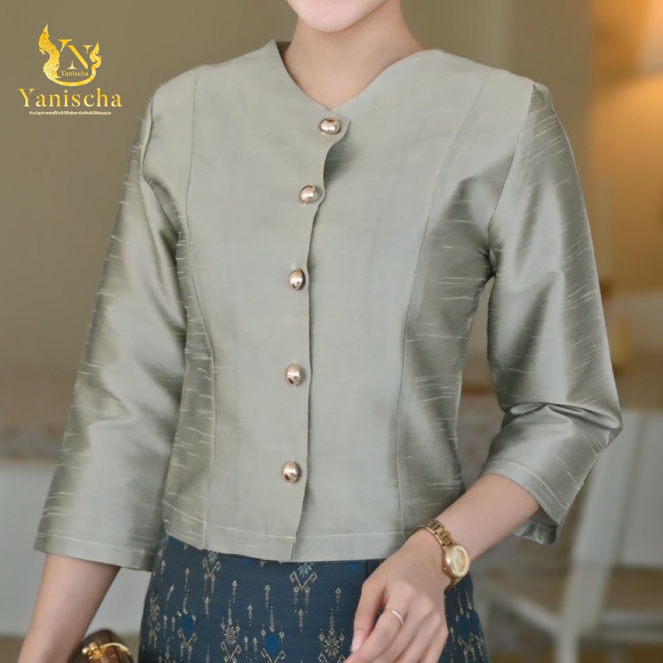✨ ชุดผ้าไหมทรงเรือนต้น กระดุมทอง เนื้อดี ดูแพง พร้อมส่ง! (XS-5XL) มุมมองที่ 4