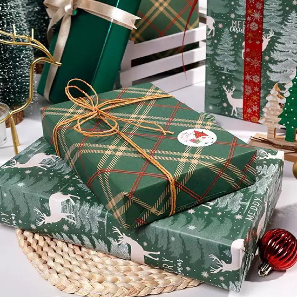กระดาษห่อของขวัญคริสต์มาส สีเขียว 50x70cm Green Christmas Gift Wrap — free download