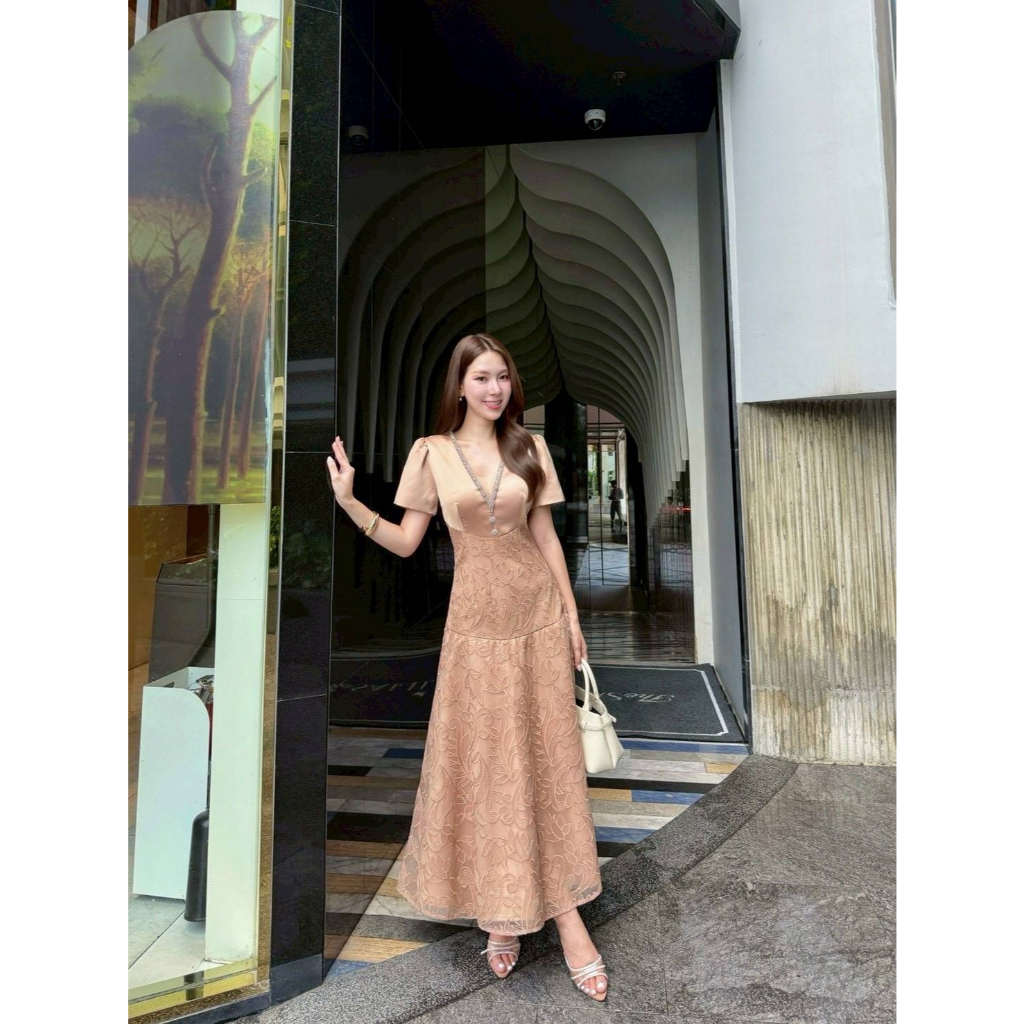 เดรสยาวคอวีหรูคริสตัลเพชร ผ้าซาตินเนื้อดี สีน้ำตาลทอง S-3XL สาวอวบใส่สวย มุมมองที่ 5