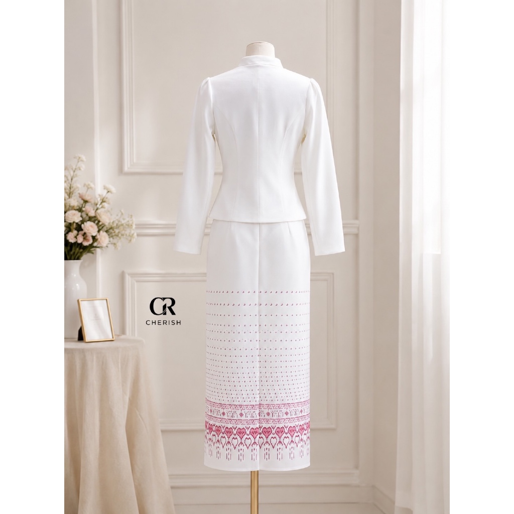 CHERISH ชุดไทยจิตรลดาแขนยาว สีขาวลายชมพู พรีเมียม 990฿ ใส่ไปงานมงคล มุมมองที่ 5