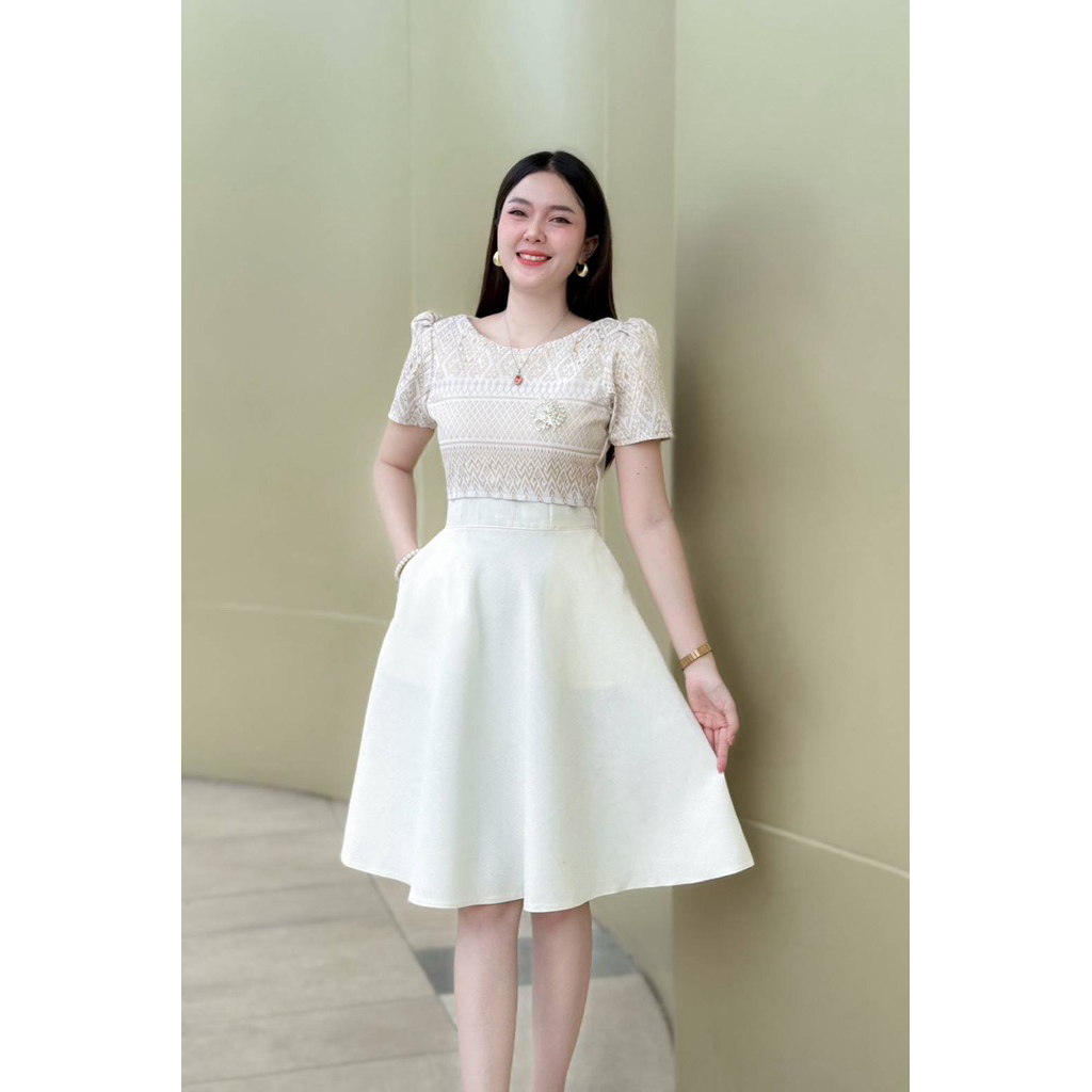ชุดเดรสผ้าฝ้ายอัดกาว PIRA DRESS สีขาว งานน่ารัก ตรงปก คุณภาพดี มุมมองที่ 3