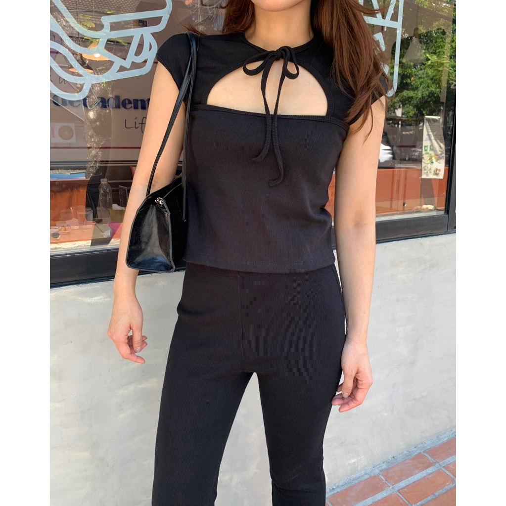 Charlotte Irony | keyhole ribbon top