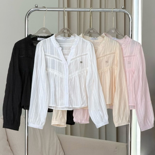 SISSY : เสื้อคอปีนวีแขนยาว (XS-XXL) ผ้าลินินฉลุแต่งลูกไม้  ทรงปล่อยหวานละมุน สวมใส่สบาย ระบายอากาศได้ดี