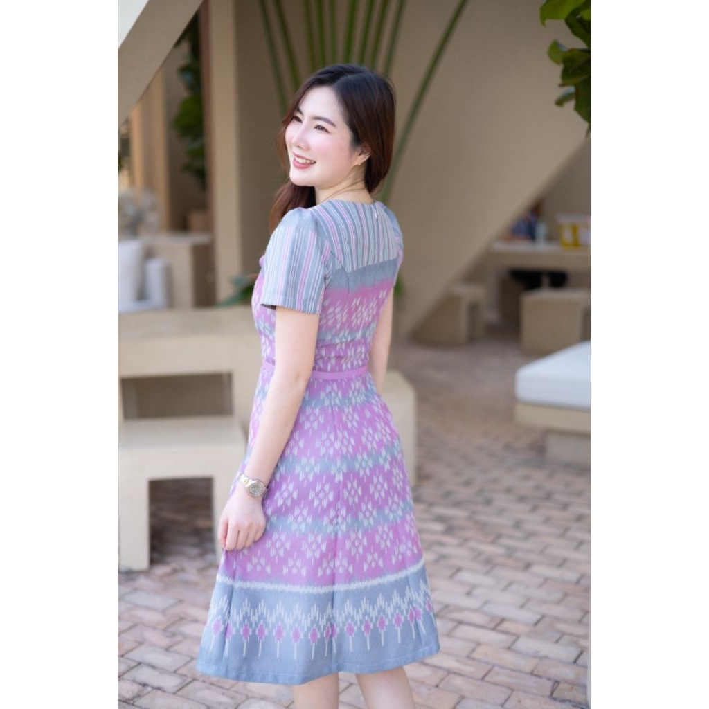 เดรสผ้าไทยทรงย้วย 8 ชิ้นต่อลาย ผ้าทออย่างดี พร้อมส่ง ราคาส่ง 890 บาท มุมมองที่ 3
