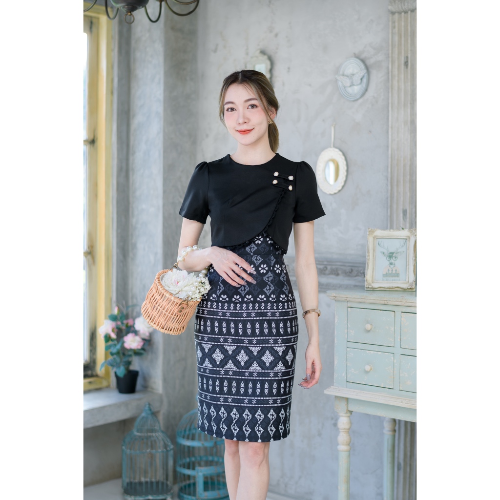 เดรสลายไทยกระดุมมุกรุ่นขายดี 786 ผ้าดี มีซับใน ใส่แล้วสวยตรงปก มุมมองที่ 2