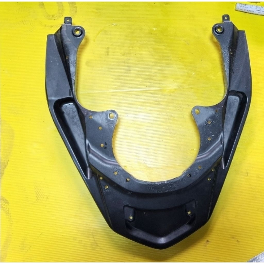 เหล็กท้ายเบาะ HONDA PCX150 ปี2018-2020 รหัส 84100-K97-T00 ของแท้มือสอง ...