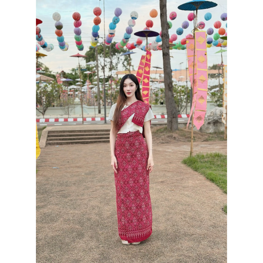 เซตผ้าไทย TANTANOD 3 ชิ้น เสื้อไข่มุก+สไบ+กระโปรงป้าย ผ้าฝ้ายพิมพ์ลาย มุมมองที่ 2