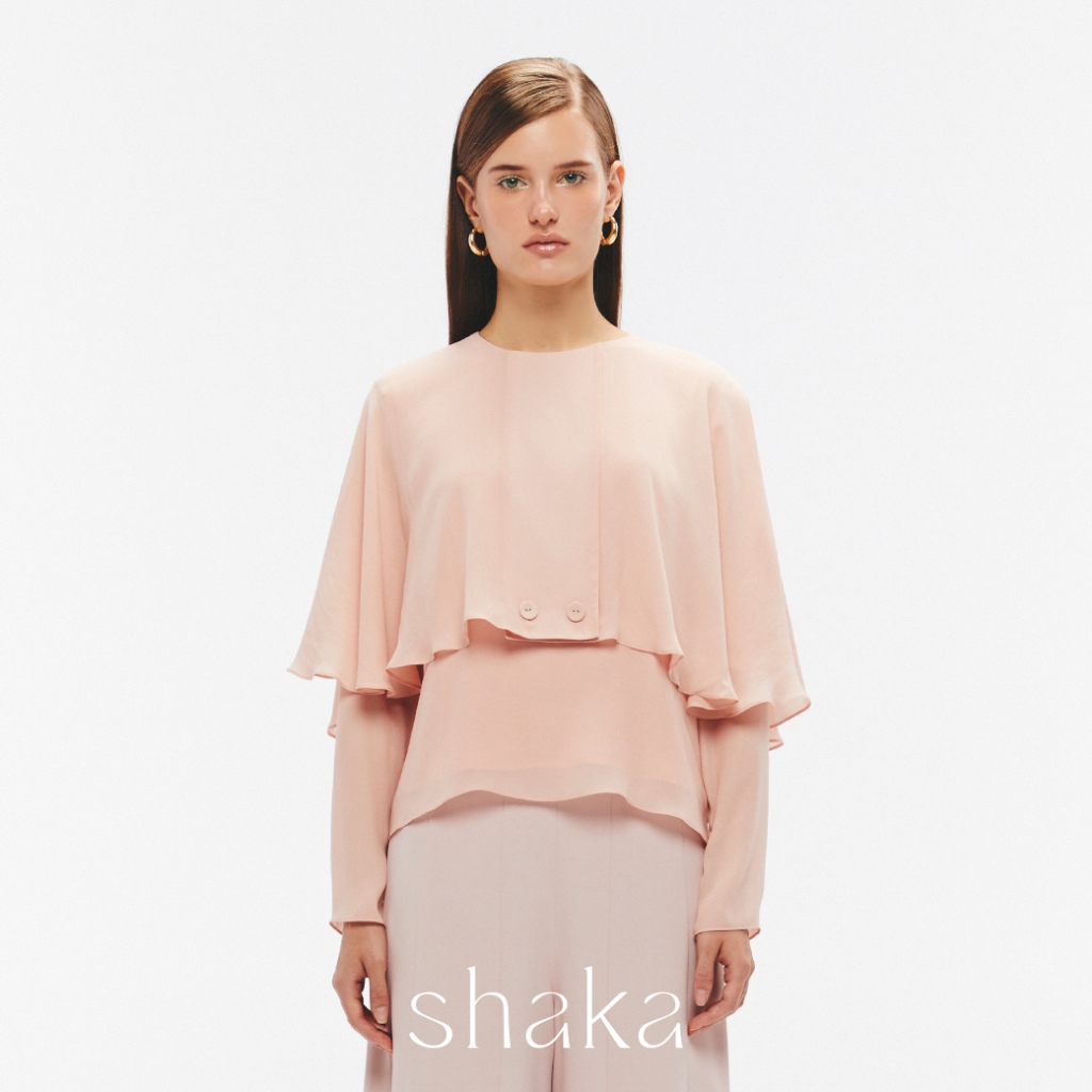 Shaka SS25 Cape Blouse เสื้อแขนยาว คอกลม มีดีเทลชิ้นเคปคลุมช่วงไหล่ (PINK) BL-8250408