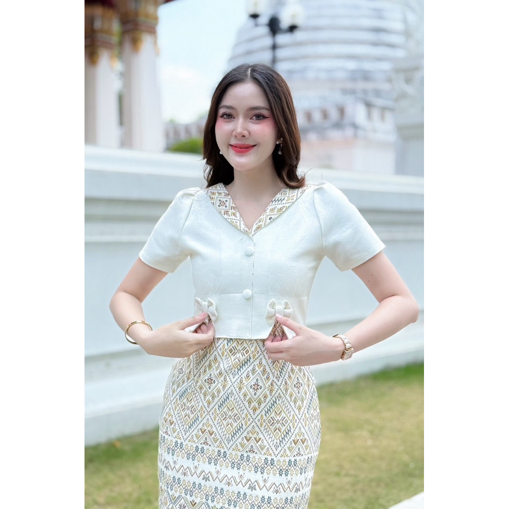 PIRA DRESS เดรสผ้าฝ้ายอัดกาวสีขาว แต่งกั๊ก เรียบหรู พรางพุงขายดี มุมมองที่ 2