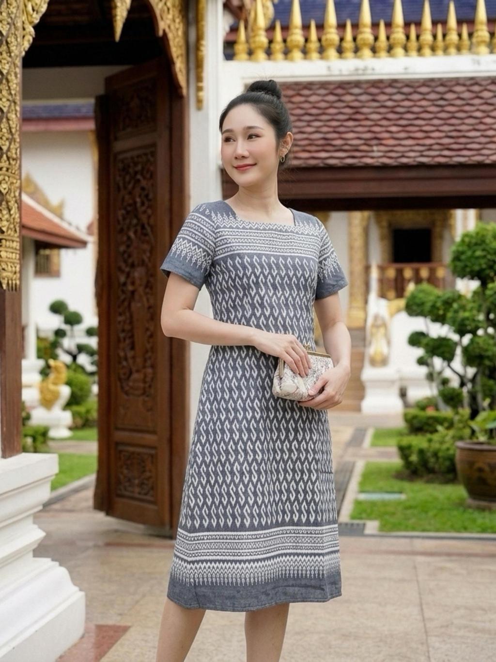 เดรสลายขอพระราชทาน ผ้าฝ้าย ทรงเอไซส์ฟรี ใส่ได้ทุกไซส์ พรางพุงสวย มุมมองที่ 3