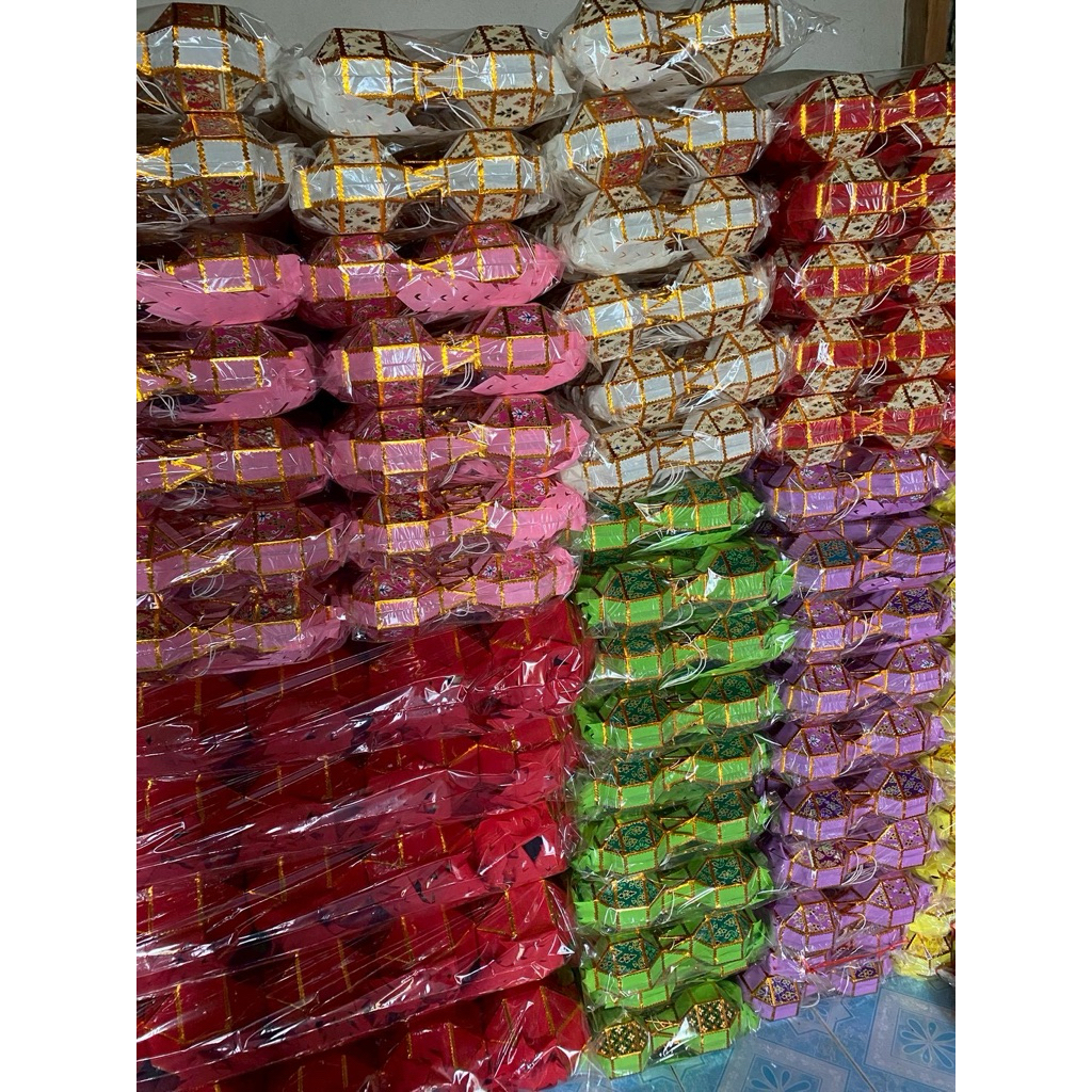 (ชุด 50 ลูก) 🏮4.5 นิ้ว 🌈 ลายผ้าไทย(คละสี)🌈 โคมล้านนา โคมผ้า #ต้องการสีไหนบ้างแจ้งแชทได้ค่ะ