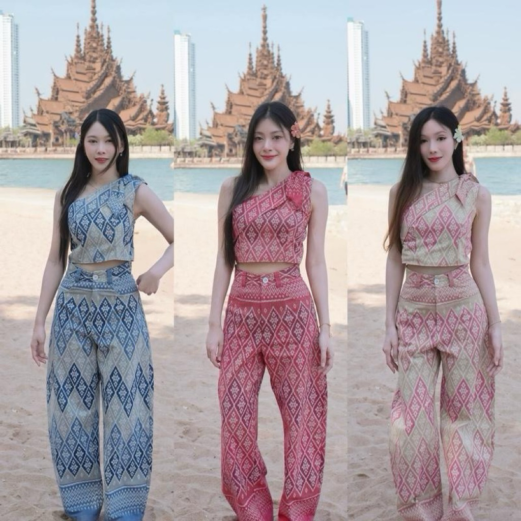 ชุดเซตผ้าไทย เสื้อครอปเปิดไหล่ แต่งโบว์ กางเกงบาร์เรล(ผ้าฝ้ายพิมพ์ลาย)