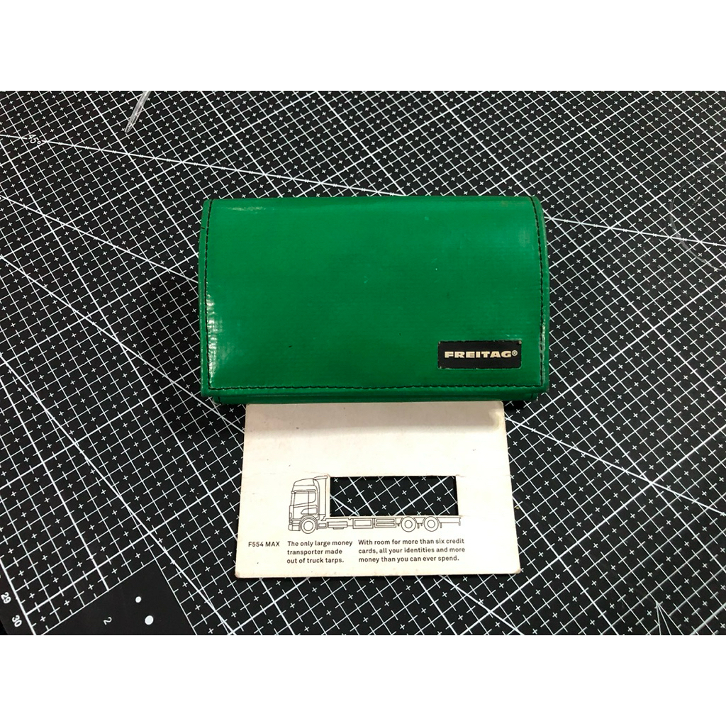 พร้อมส่ง - กระเป๋าสตางค์ Freitag F554 Max / สี เขียว ไส้ เทา