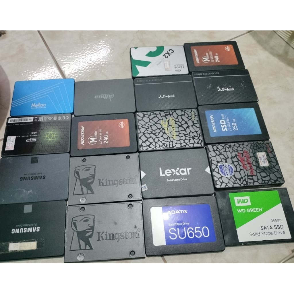 ฮาร์ดดิส ssd  มือสอง หลายยี่ห้อ คล่ะรุ่น 120/240/256/480/512 gb ขนาด 2.5 ใช้สำหรับโน๊ตบุ๊คและ pc ได้